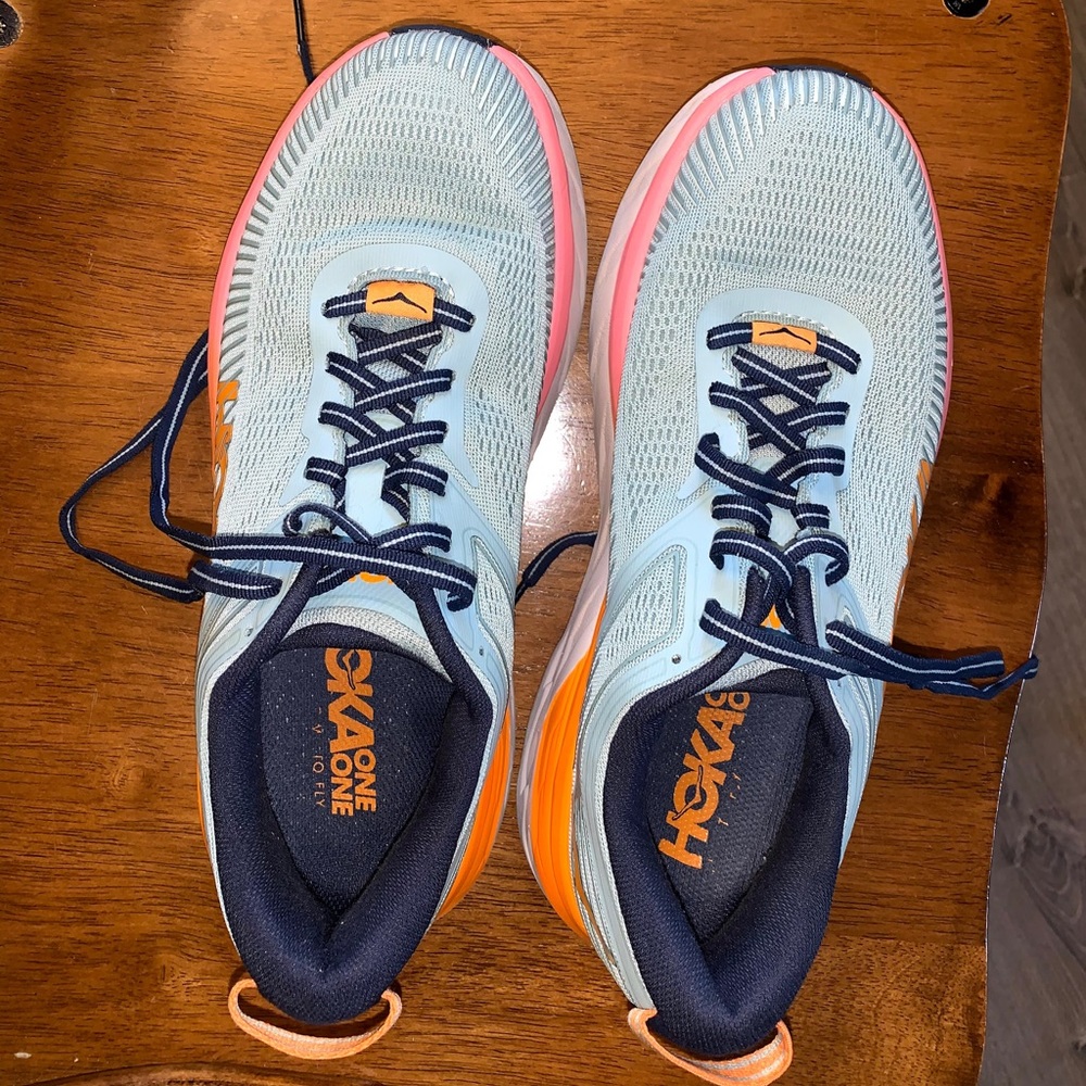 HOKA Women’s Bondi 8. Only worn twice! Too big on me. So cute & so comfy though.